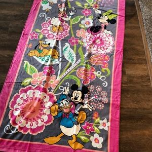 Disney Vera Bradley Towel New Mickey and Friends
